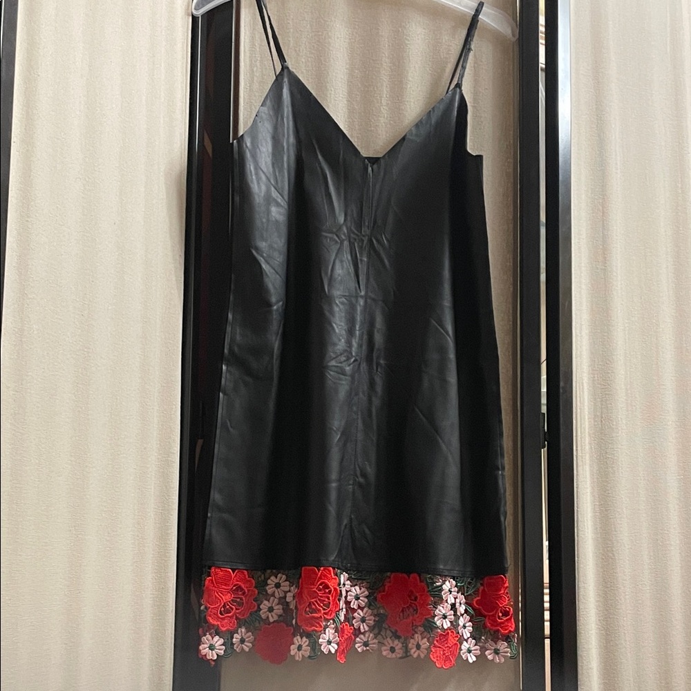 Elegant Black Midi Dress with Floral Embroidery